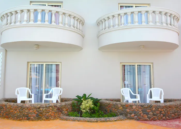 Hawaii Riviera Club Aqua Park - Families And Couples Only